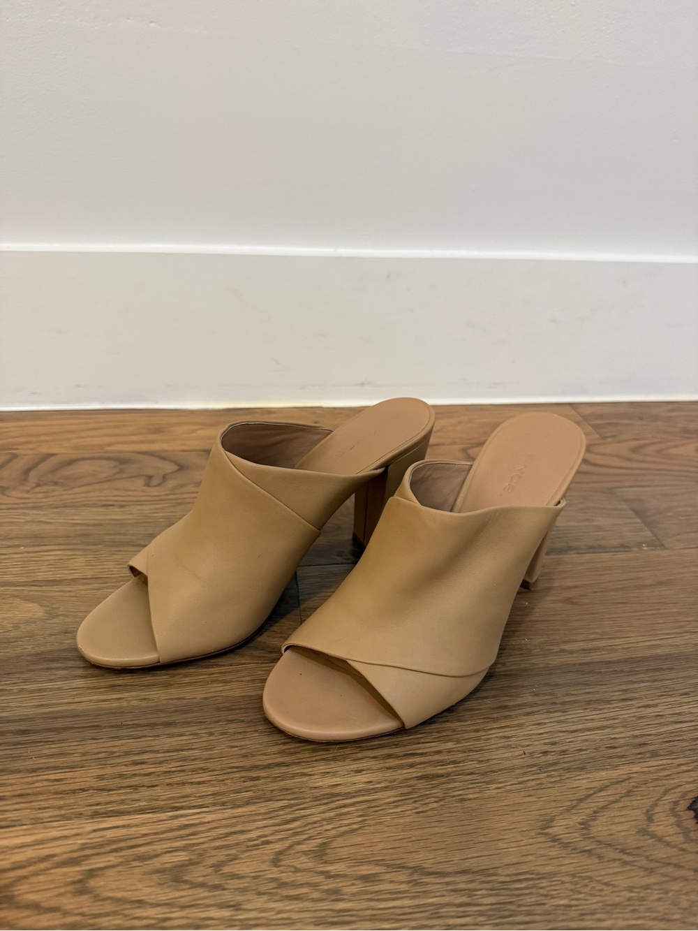 Vince Tan Heath Leather Open-Toe Mule Heels Size 8.5M